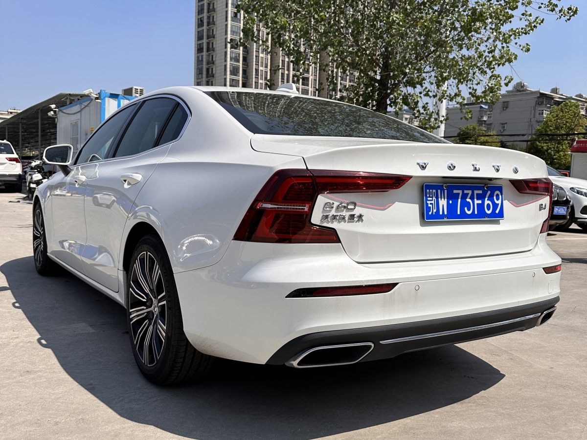 沃爾沃 S60L  2022款 B4 智逸豪華版圖片