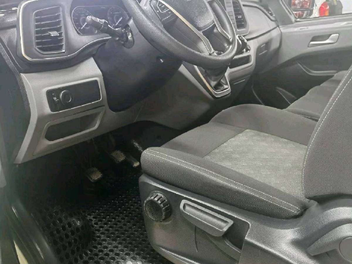 上汽大通 V80  2025款 超值版傲運(yùn)通 2.0T AMT長(zhǎng)軸中頂127Ps 6/7/9座圖片