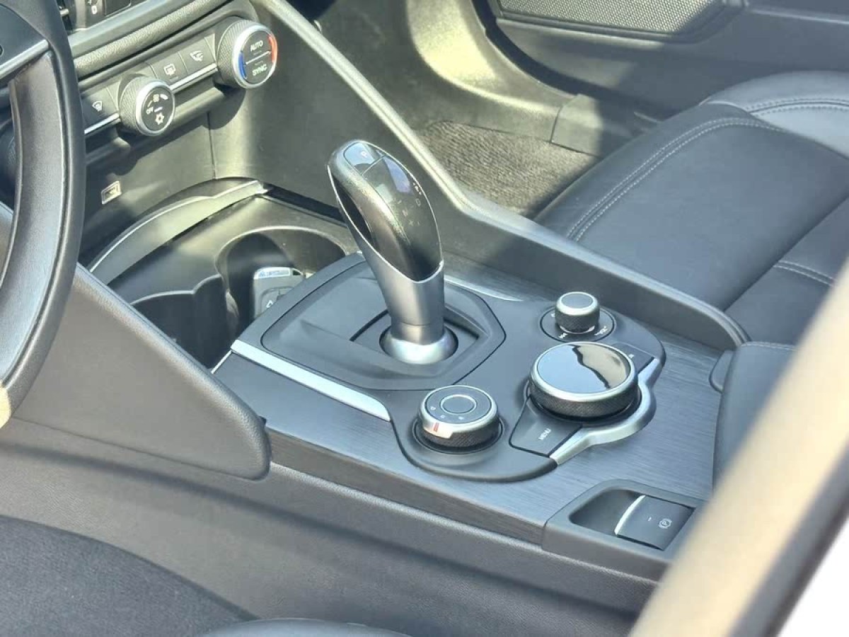 阿爾法·羅密歐 Giulia  2017款 2.0T 280HP 豪華版圖片