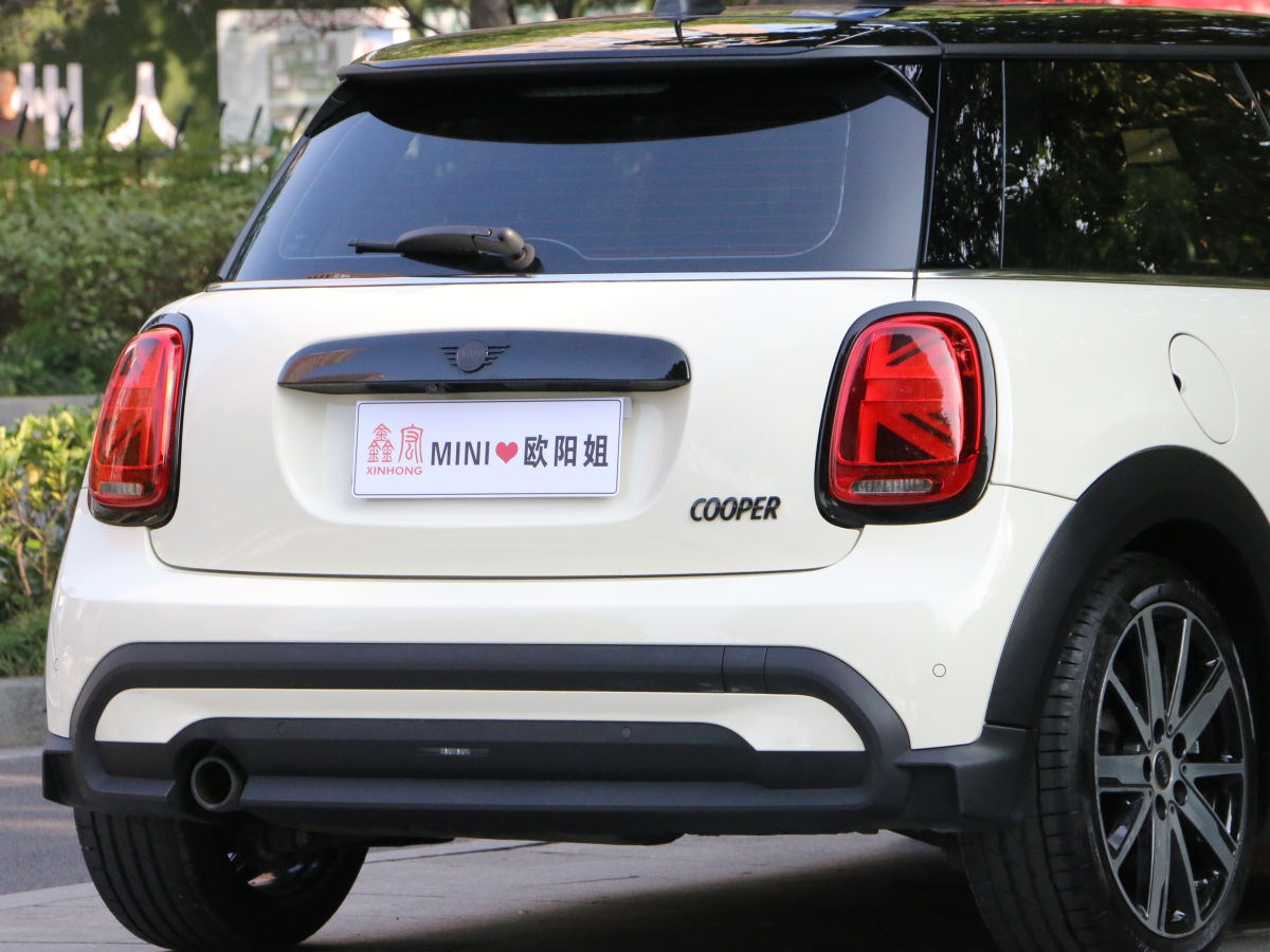 MINI MINI  2023款 改款 1.5T COOPER 藝術(shù)家圖片