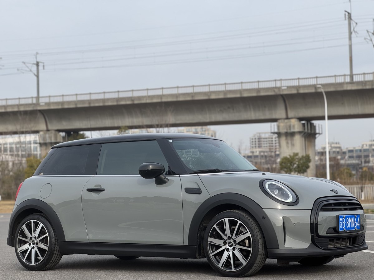 2022年7月MINI MINI  2022款 改款 1.5T COOPER 藝術(shù)家