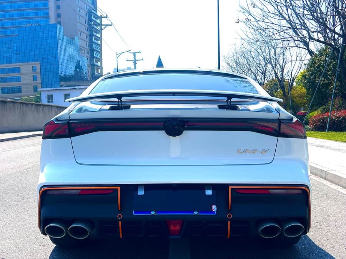 長安 長安UNI-V  2023款 1.5T 運(yùn)動(dòng)版圖片