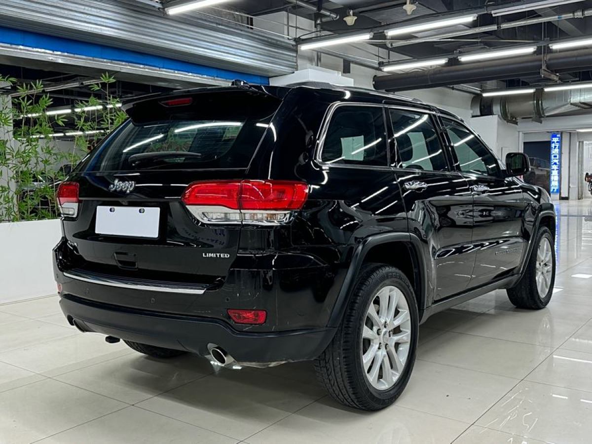 2018年6月Jeep 大切諾基  2017款 3.0L 舒享導(dǎo)航版