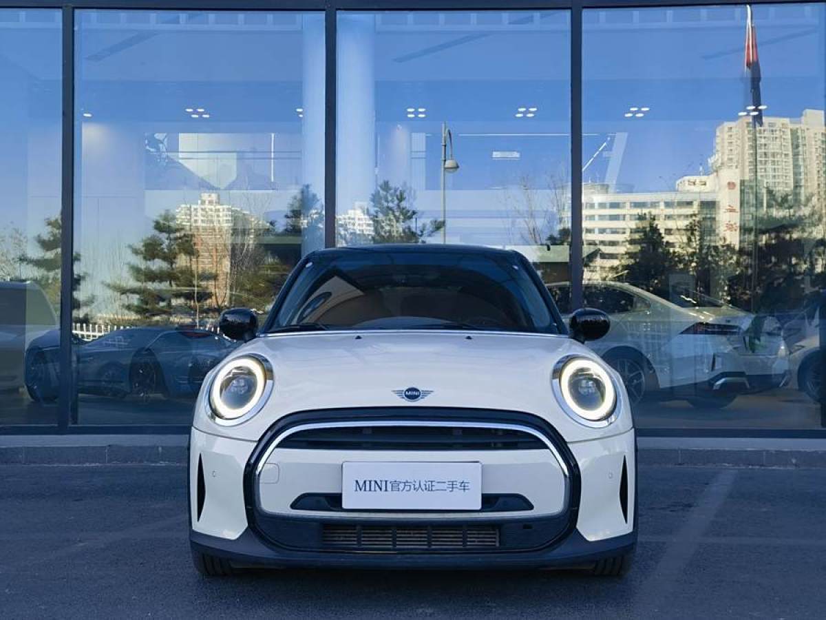 MINI MINI  2022款 改款 1.5T COOPER 經(jīng)典派 五門版圖片