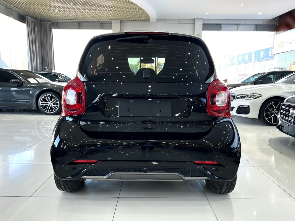 2019年10月smart fortwo  2019款 0.9T 66千瓦硬頂動擎版 國VI