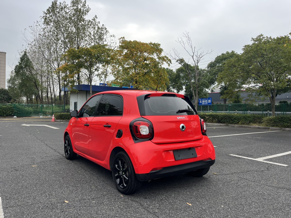 smart forfour  2016款 1.0L 52千瓦靈動版圖片