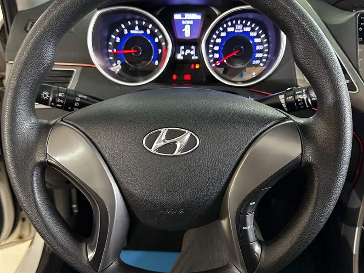 現(xiàn)代 朗動  2015款 1.6L 自動領(lǐng)先型圖片