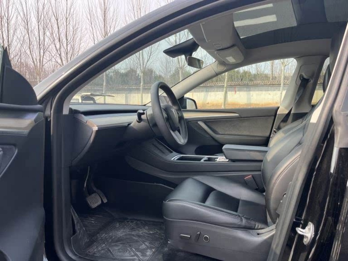 特斯拉 Model Y  2022款 改款 后輪驅(qū)動版圖片