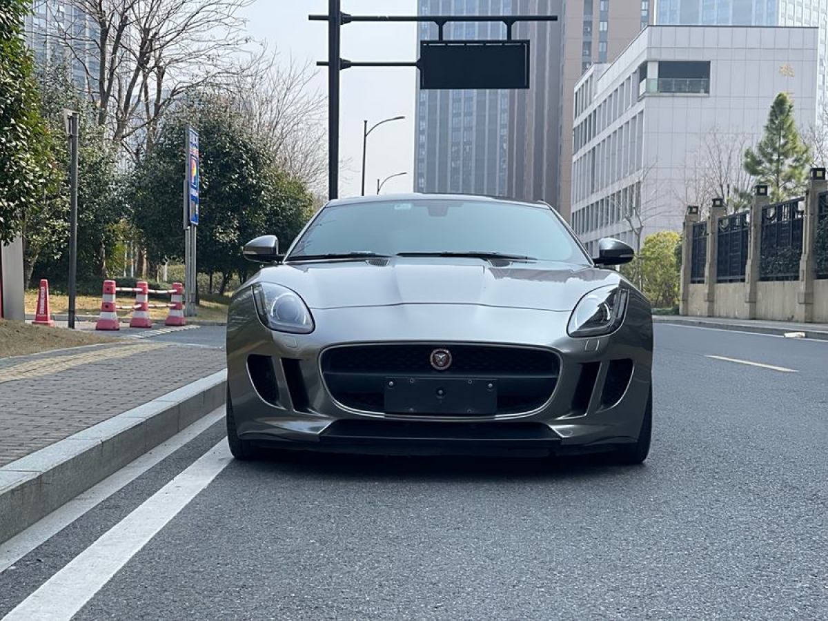 2017年4月捷豹 F-TYPE  2016款 3.0T 硬頂版