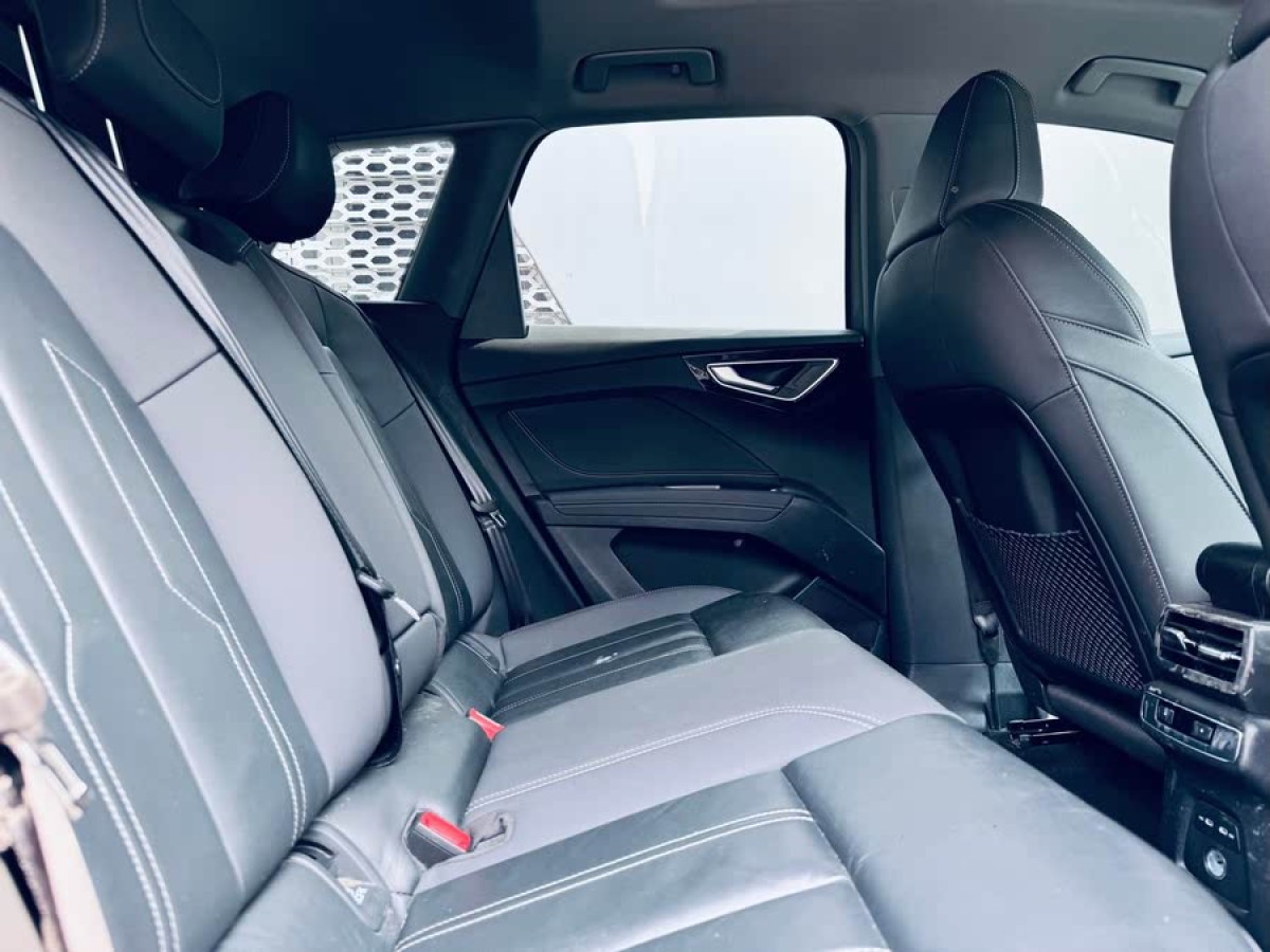 奧迪 奧迪Q4 e-tron  2023款 40 e-tron 創(chuàng)行版圖片