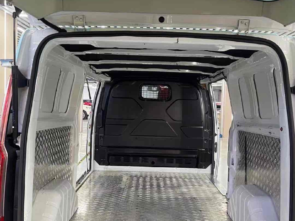 福特 全順  2019款 2.0T汽油廂式運(yùn)輸車中軸中頂3座國VI圖片