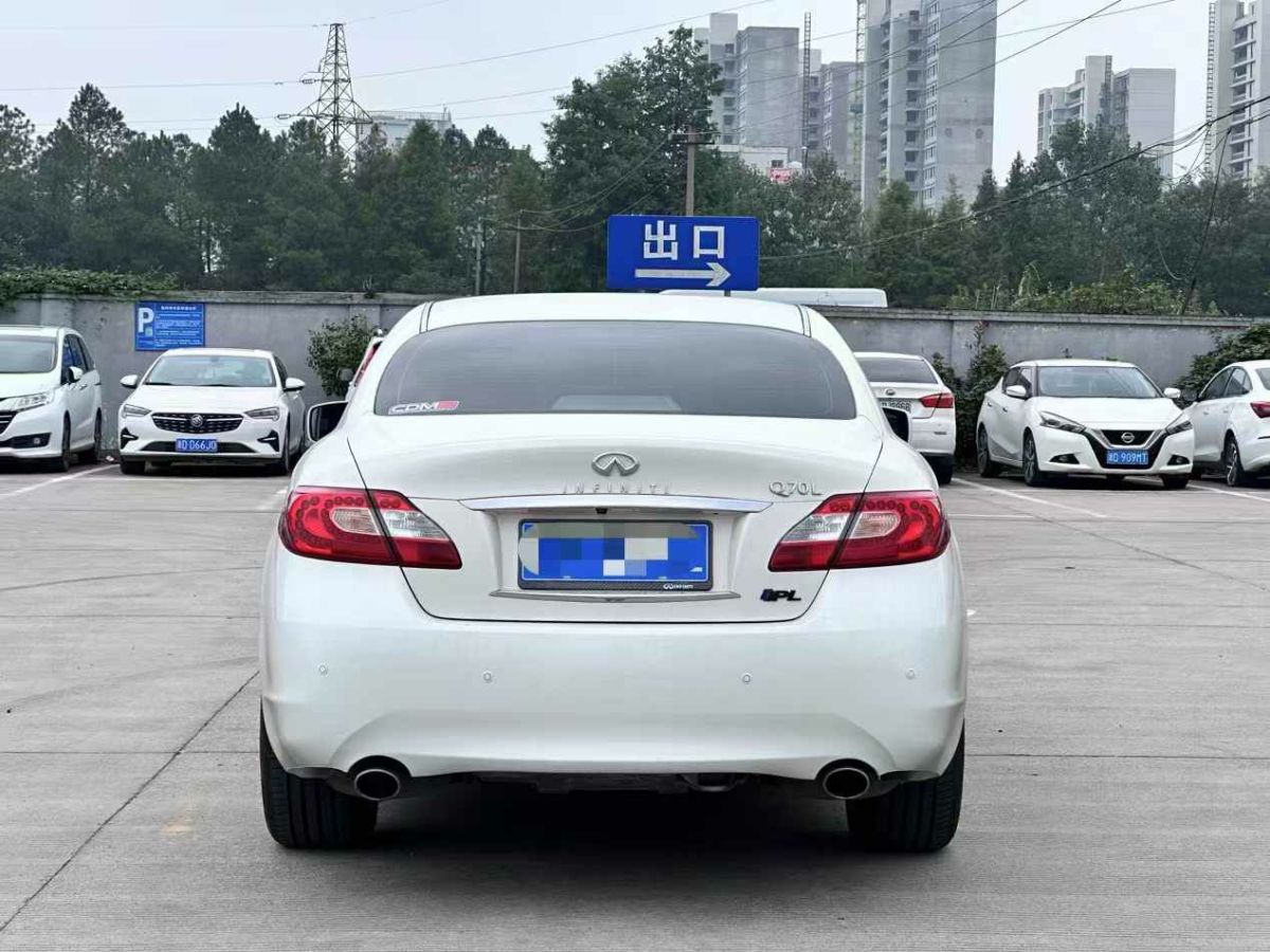 2015年1月英菲尼迪 Q70  2015款 Q70L 2.5L 精英版