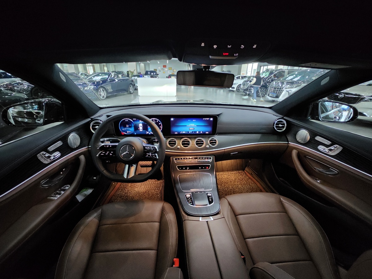 奔驰 奔驰E级  2022款 改款 E 300 L 豪华型图片