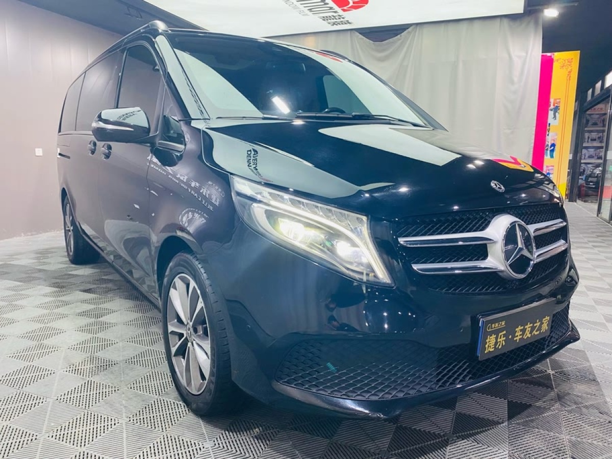奔馳 V級(jí)  2021款 V 260 領(lǐng)航版圖片
