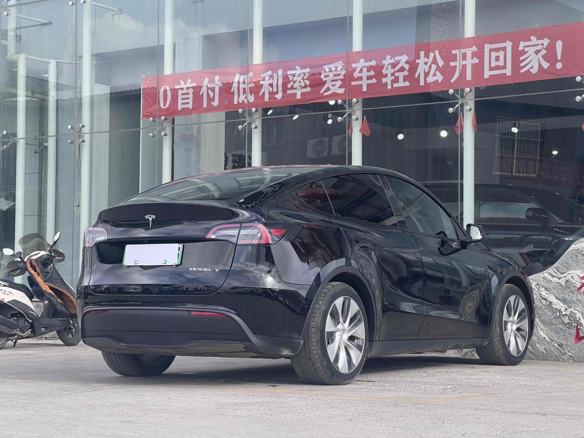 特斯拉 Model 3  2022款 后輪驅(qū)動(dòng)版圖片