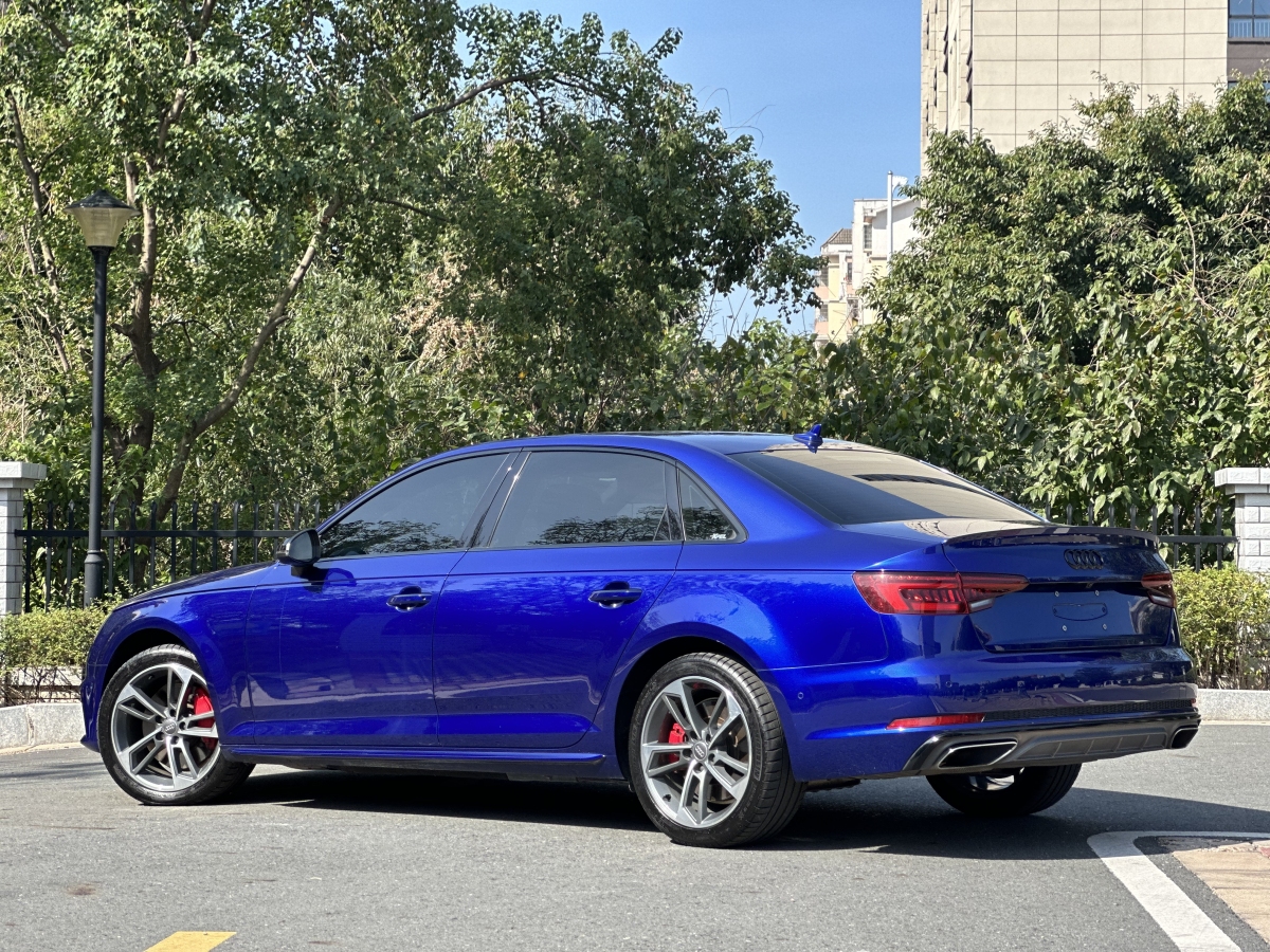 2019年5月奧迪 奧迪A4L  2019款 45 TFSI quattro 運(yùn)動(dòng)型 國V