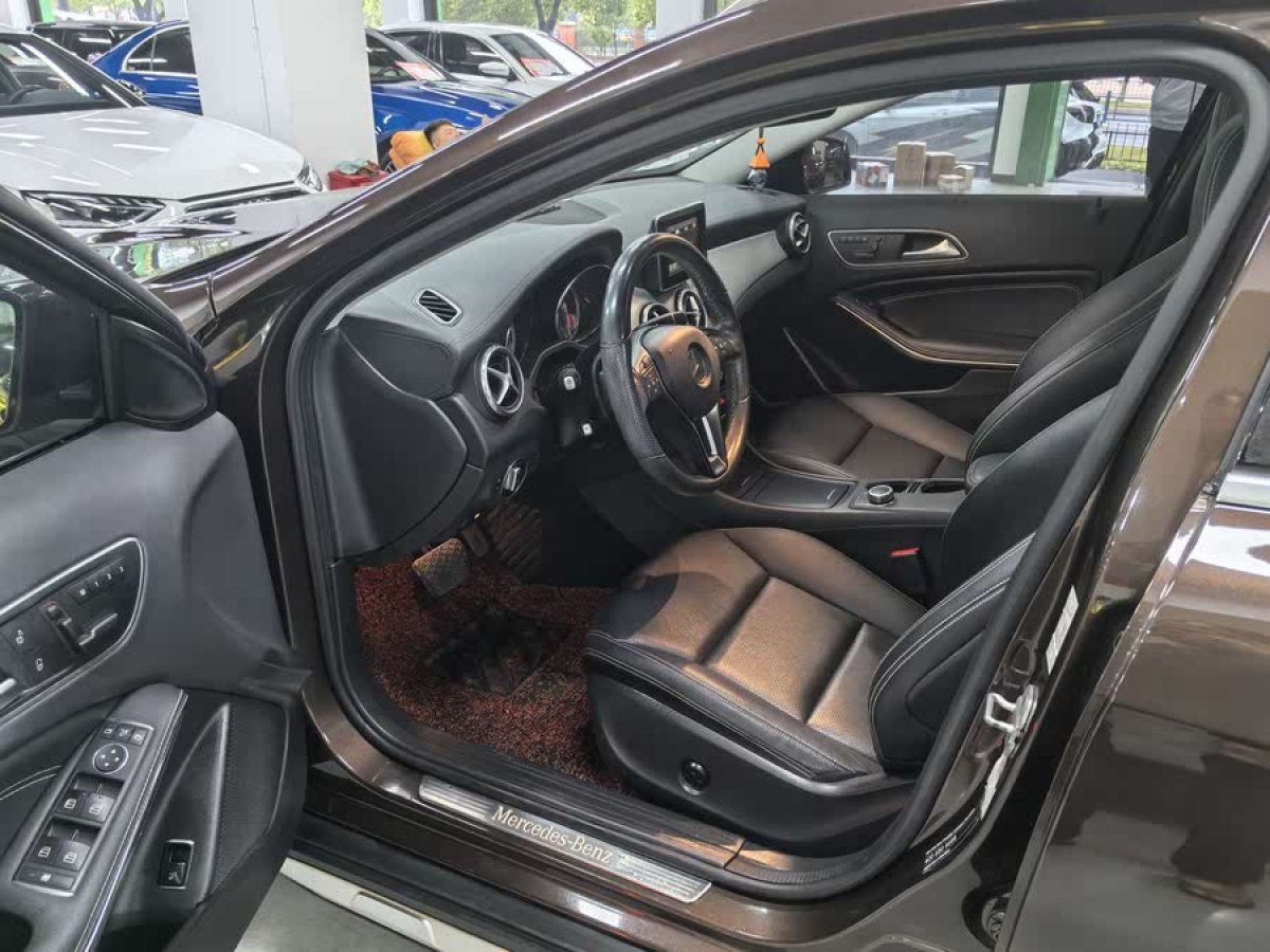 奔馳 奔馳GLA  2015款 GLA 220 4MATIC 豪華型圖片