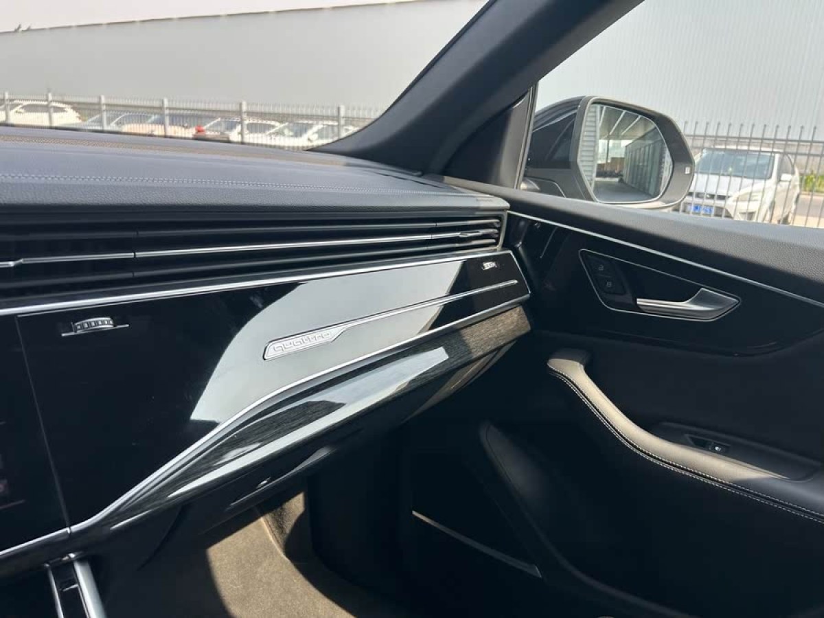 奧迪 奧迪Q8  2023款 55 TFSI 臻選動感型圖片