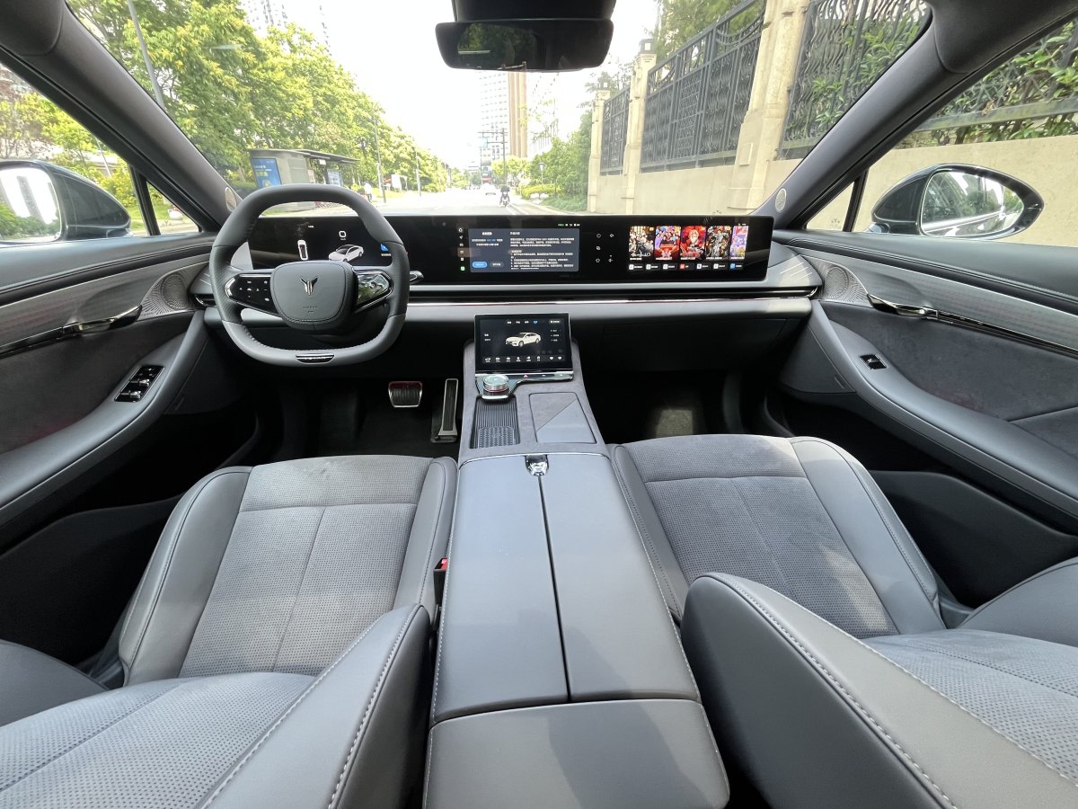 嵐圖 嵐圖追光  2024款 PHEV 四驅(qū)超長(zhǎng)續(xù)航旗艦版圖片