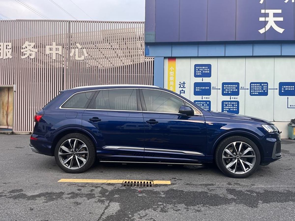 奧迪 奧迪Q7  2024款 55 TFSI quattro S line運(yùn)動(dòng)型圖片