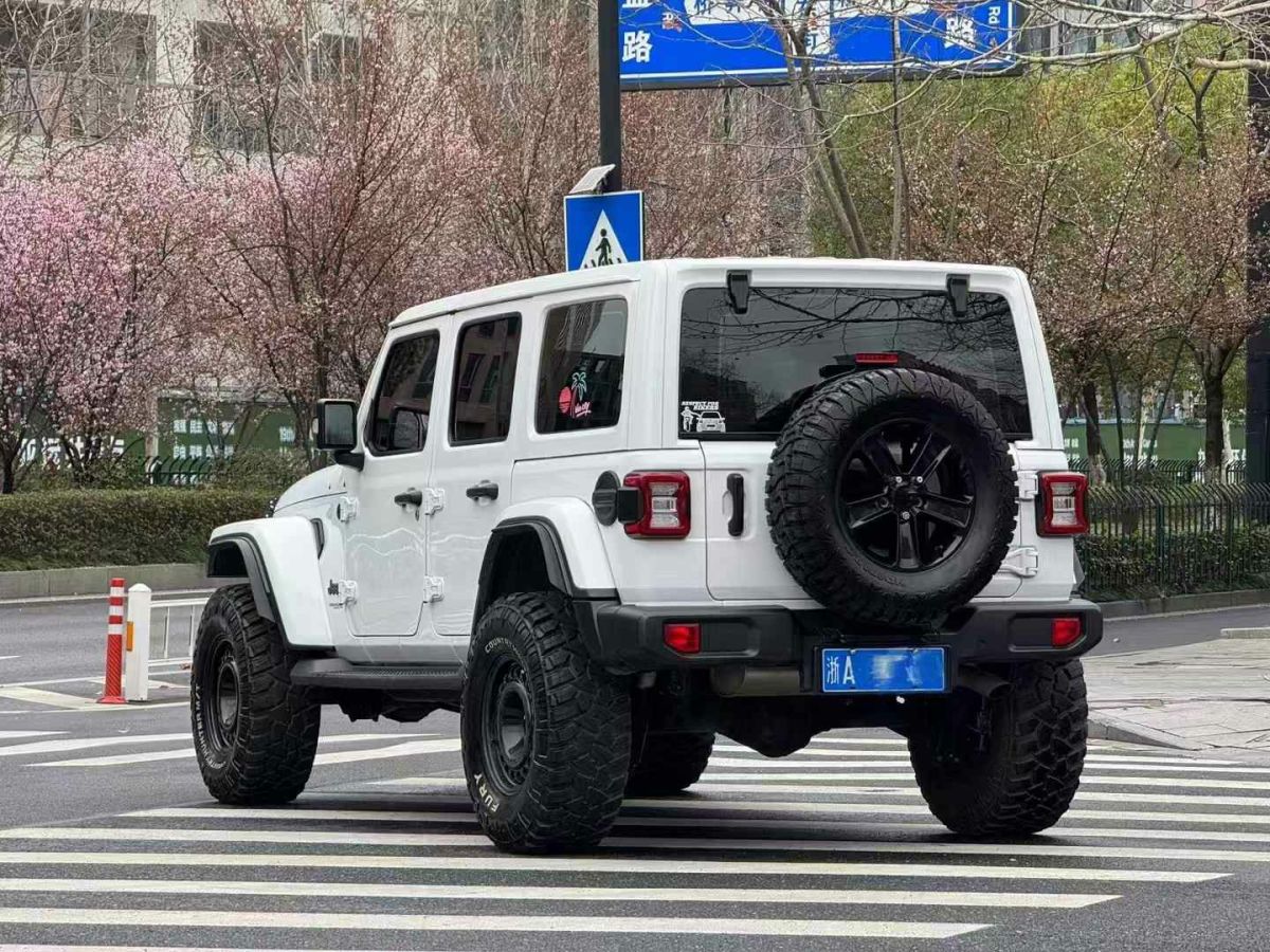 Jeep 牧馬人  2022款 2.0T 高地 阿拉斯加極光綠特別版圖片