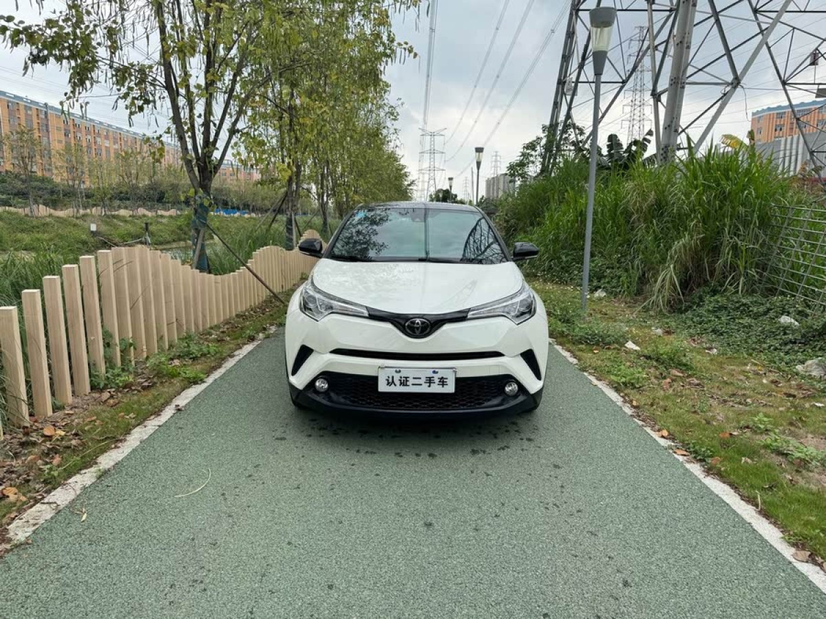 豐田 C-HR  2018款 2.0L 領(lǐng)先天窗版 國V圖片