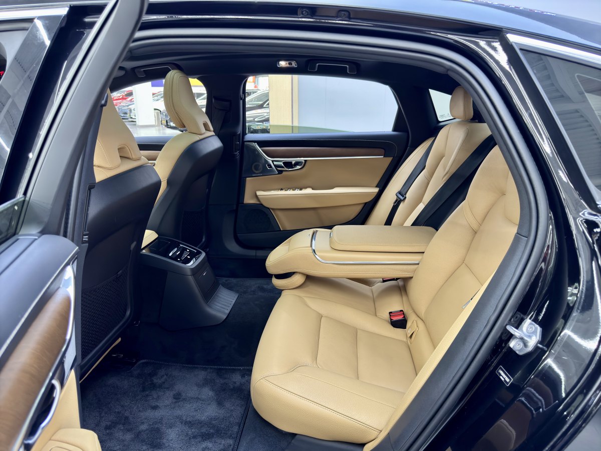 2019年2月沃爾沃 S90新能源  2019款  T8 E驅(qū)混動(dòng) 智雅版 國(guó)VI