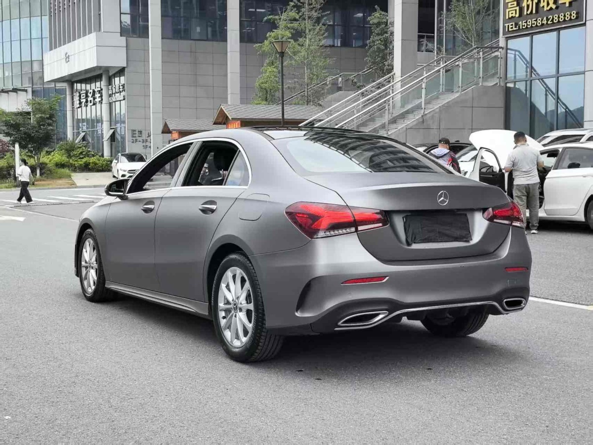 奔馳 奔馳A級  2019款  改款 A 200 L 運(yùn)動(dòng)轎車圖片