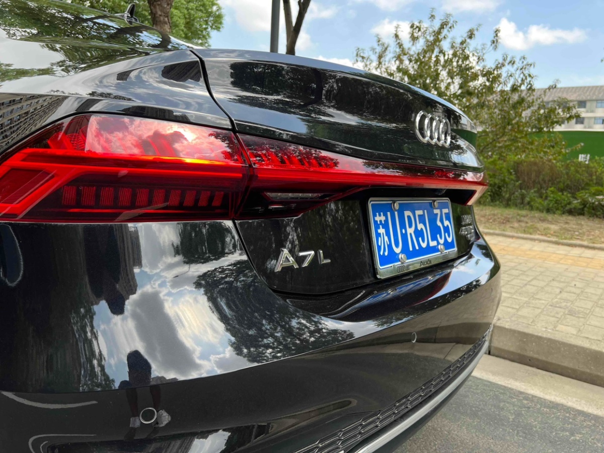 奧迪 奧迪A7L  2024款 45TFSI quattro S-line 見遠(yuǎn)型 流晶套裝圖片