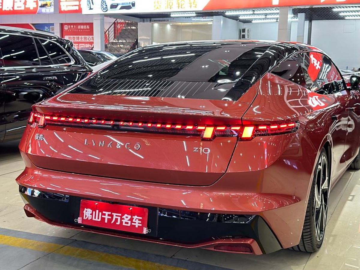 領(lǐng)克 領(lǐng)克Z10  2025款 95kWh 702km四驅(qū)智駕Ultra圖片