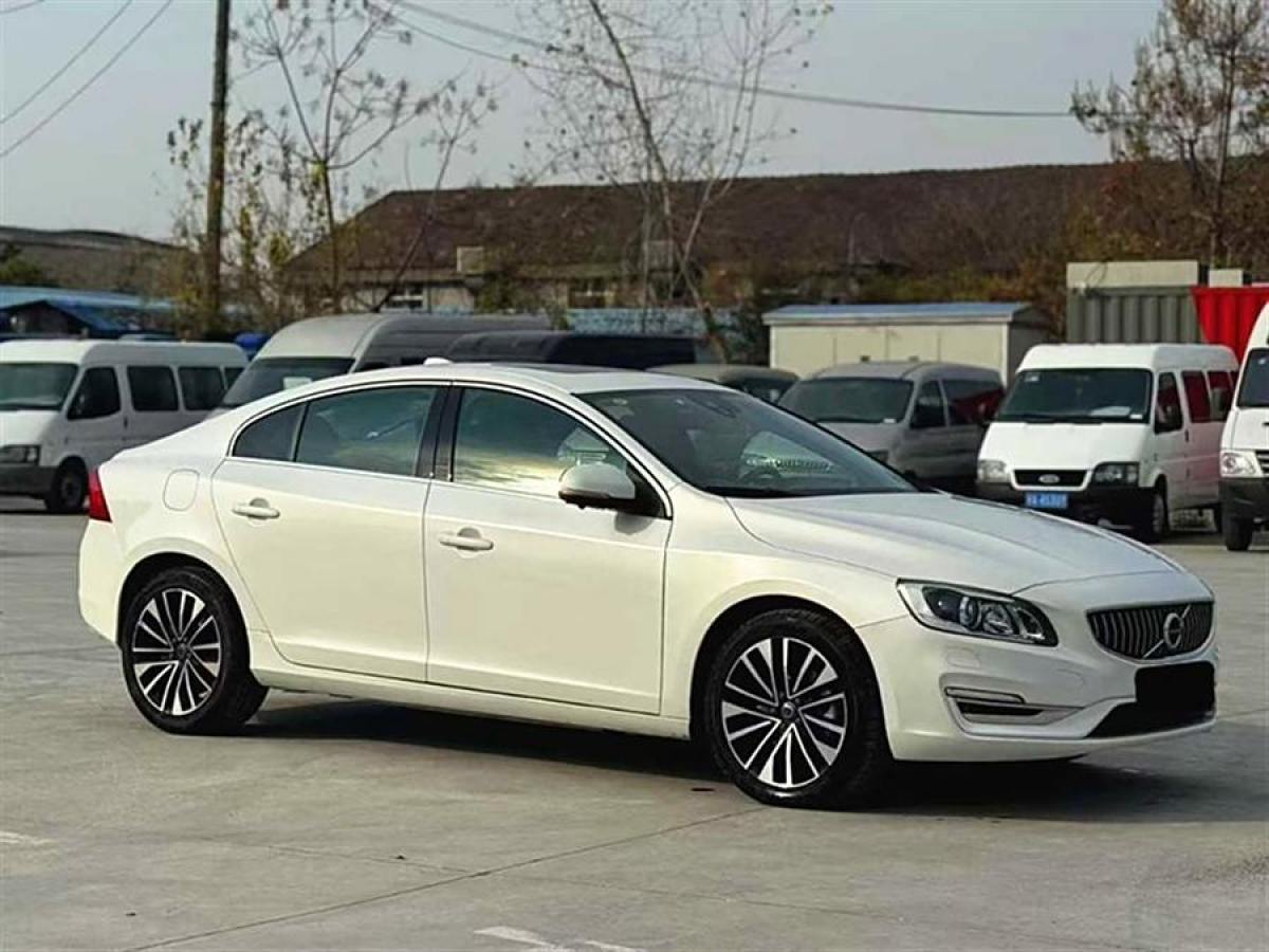 沃爾沃 S60  1448款 2.0T T5智尊版圖片