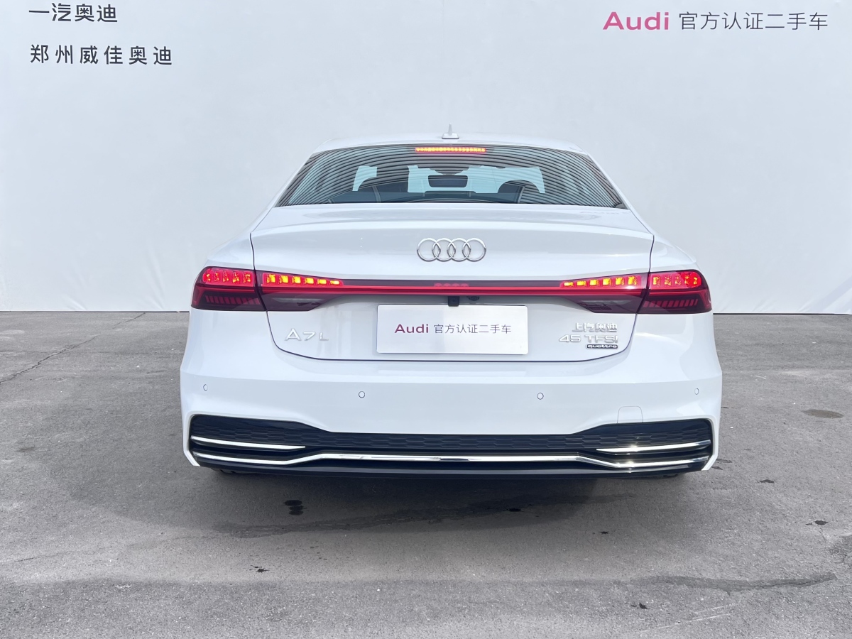 奧迪 奧迪A7L  2024款 45TFSI quattro S-line 見遠(yuǎn)型 流晶套裝圖片