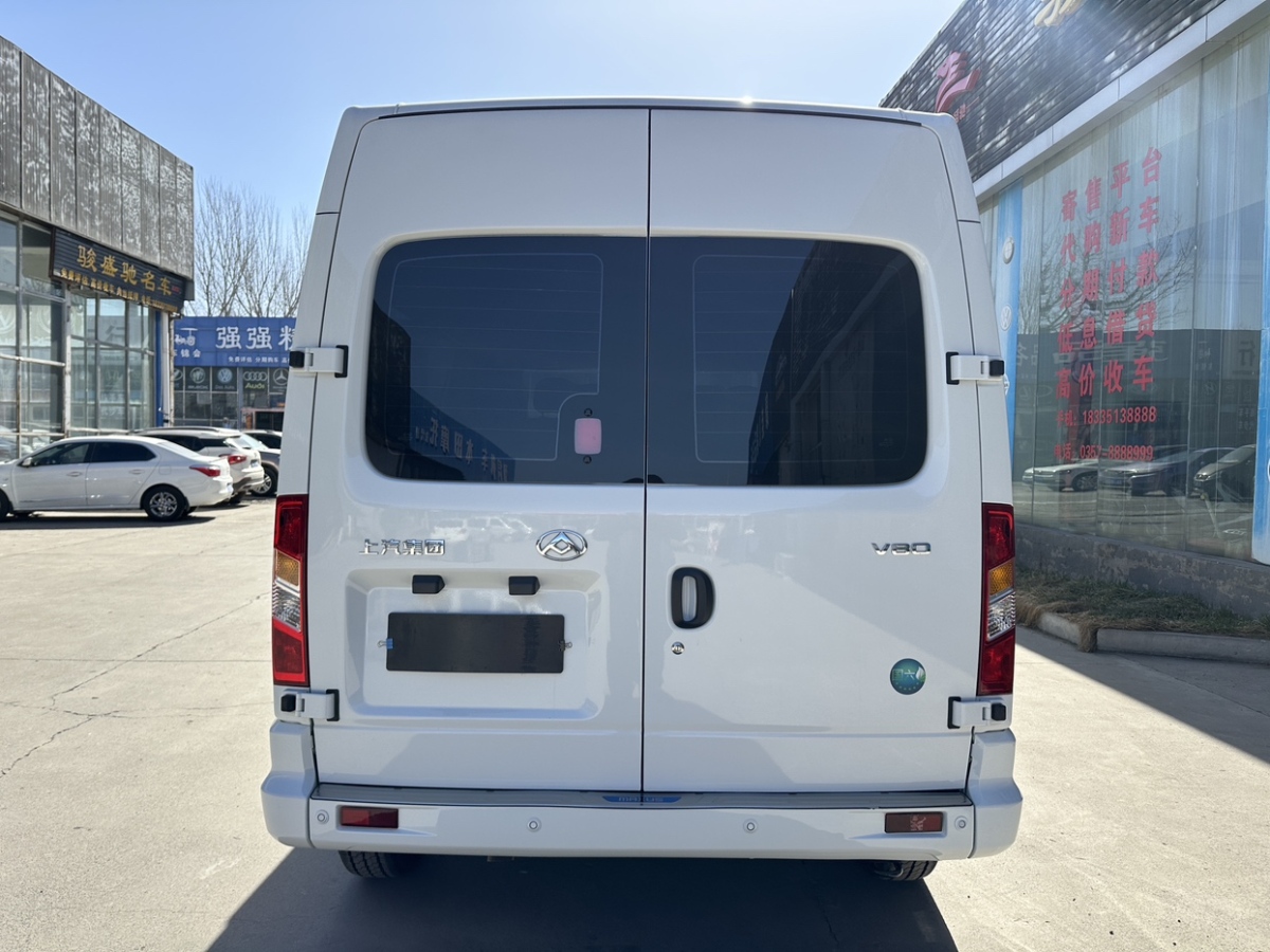 上汽大通 V80  2021款 2.0T PLUS 手動(dòng)傲運(yùn)通短軸中頂5/6座圖片