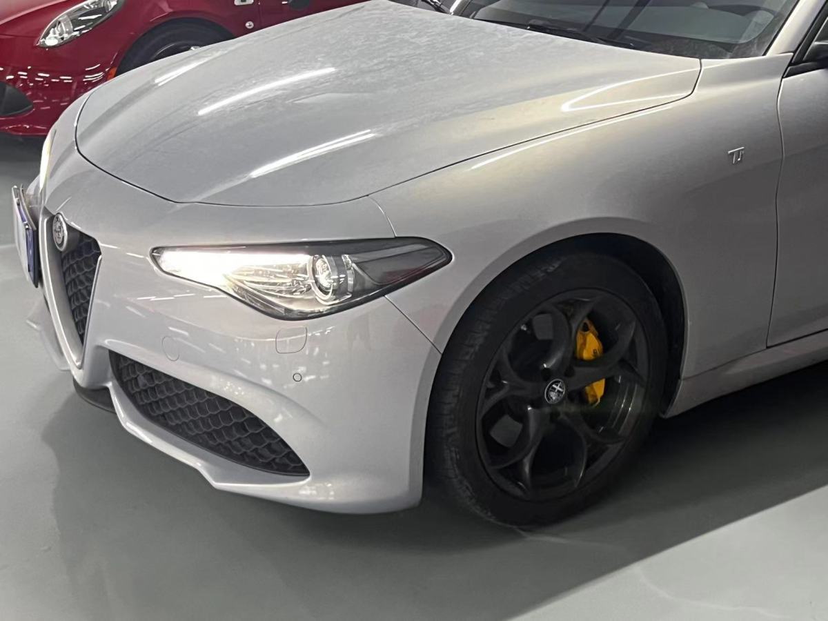 阿爾法·羅密歐 Giulia  2022款 2.0T 280HP Ti 駕控版圖片