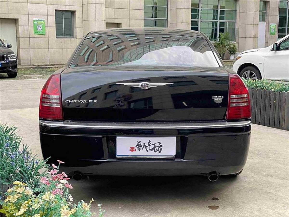 克萊斯勒 300C  2006款 5.7L 豪華領(lǐng)航版圖片