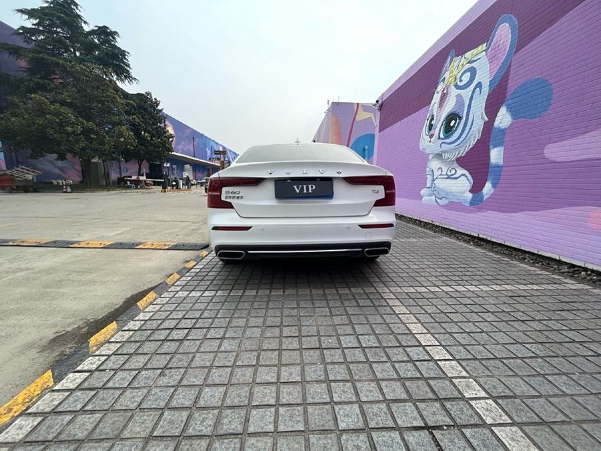 沃爾沃 S60L  2021款 T4 智逸豪華版圖片