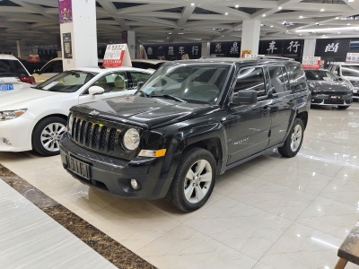 2015年4月 Jeep 自由客(進(jìn)口) 2.0L 運(yùn)動版圖片