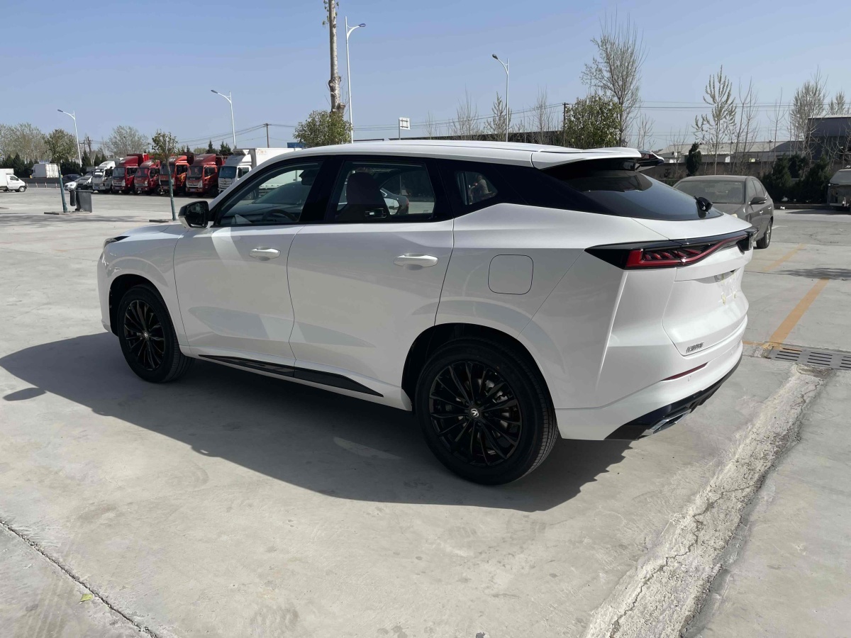 長(zhǎng)安 長(zhǎng)安UNI-Z新能源  2024款 藍(lán)鯨智電iDD 125km 超越型圖片