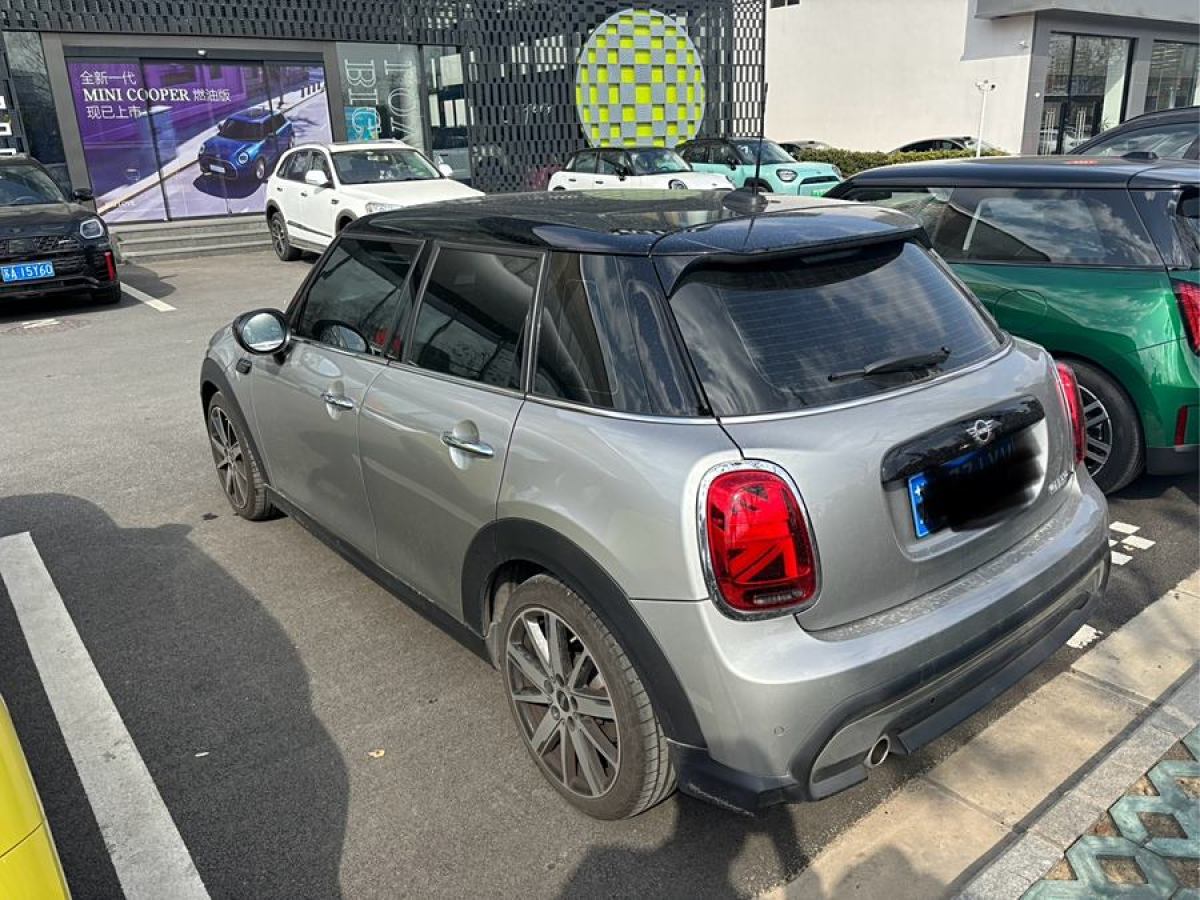 MINI MINI  2023款 1.5T COOPER 藝術(shù)家 五門(mén)版圖片