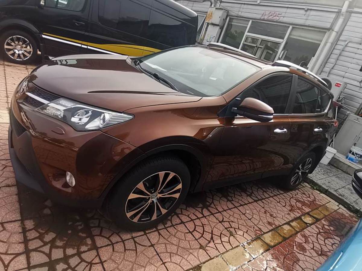 2016年3月豐田 RAV4榮放  2015款 2.5L 自動(dòng)四驅(qū)精英版