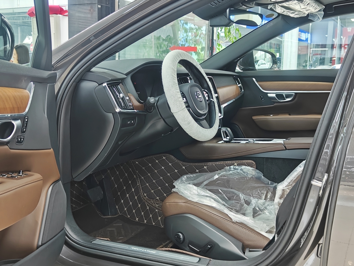 2023年7月沃尔沃 S90新能源  2024款 T8插电式混合动力 四驱长续航智逸豪华版