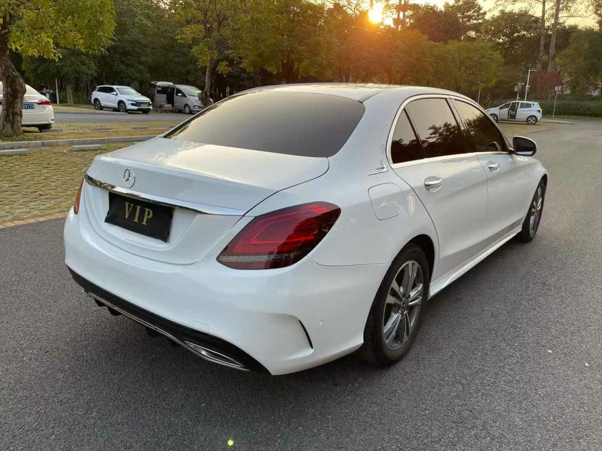 奔馳 奔馳GLE  2020款  GLE 350 4MATIC 時(shí)尚型圖片