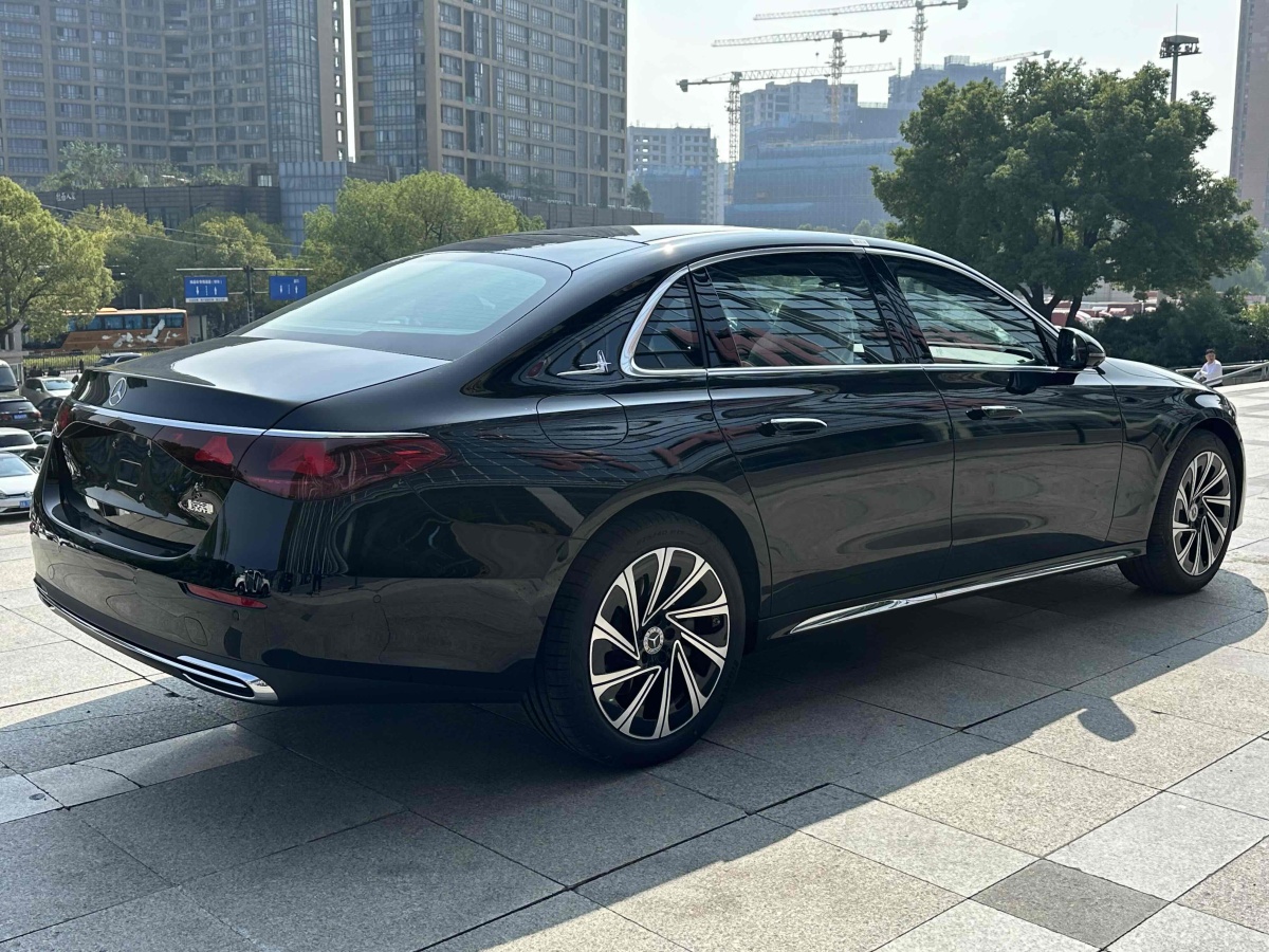 奔馳 奔馳E級(jí)  2019款 改款 E 300 L 豪華型圖片