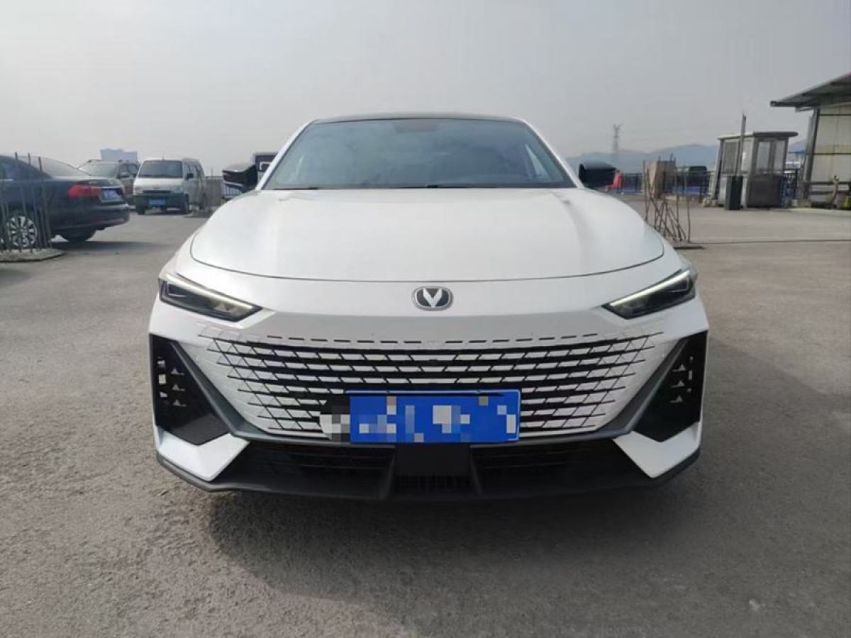 長(zhǎng)安 長(zhǎng)安UNI-V  2022款 1.5T 尊貴型圖片