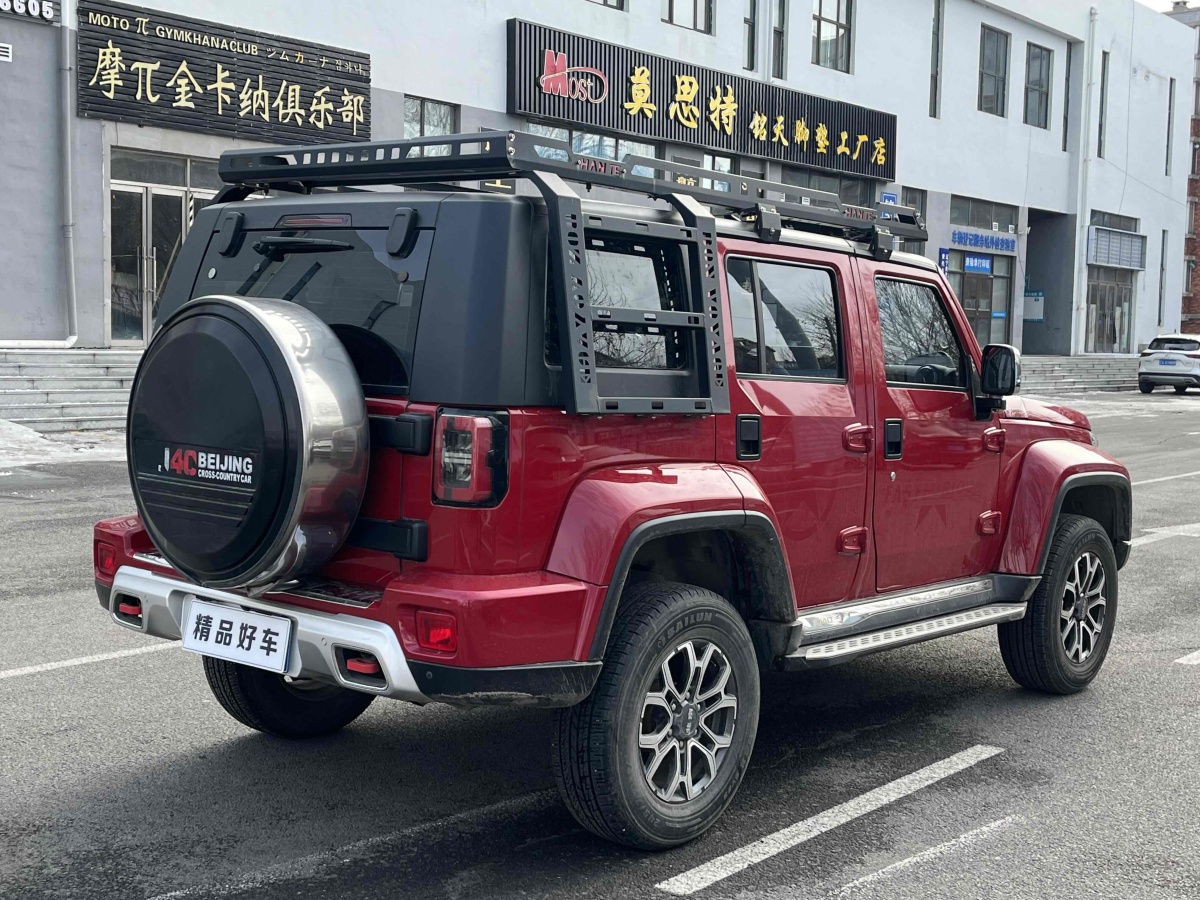 北京 BJ40  2020款 2.0T 自動四驅(qū)城市獵人版?zhèn)b客型圖片