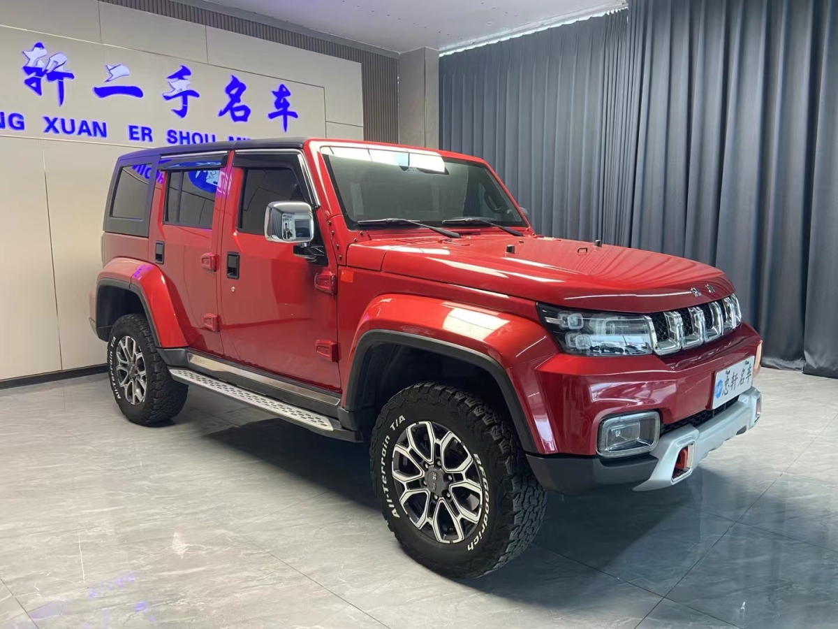 2021年4月北京 BJ40  2020款 2.0T 自動(dòng)四驅(qū)城市獵人版?zhèn)b客型