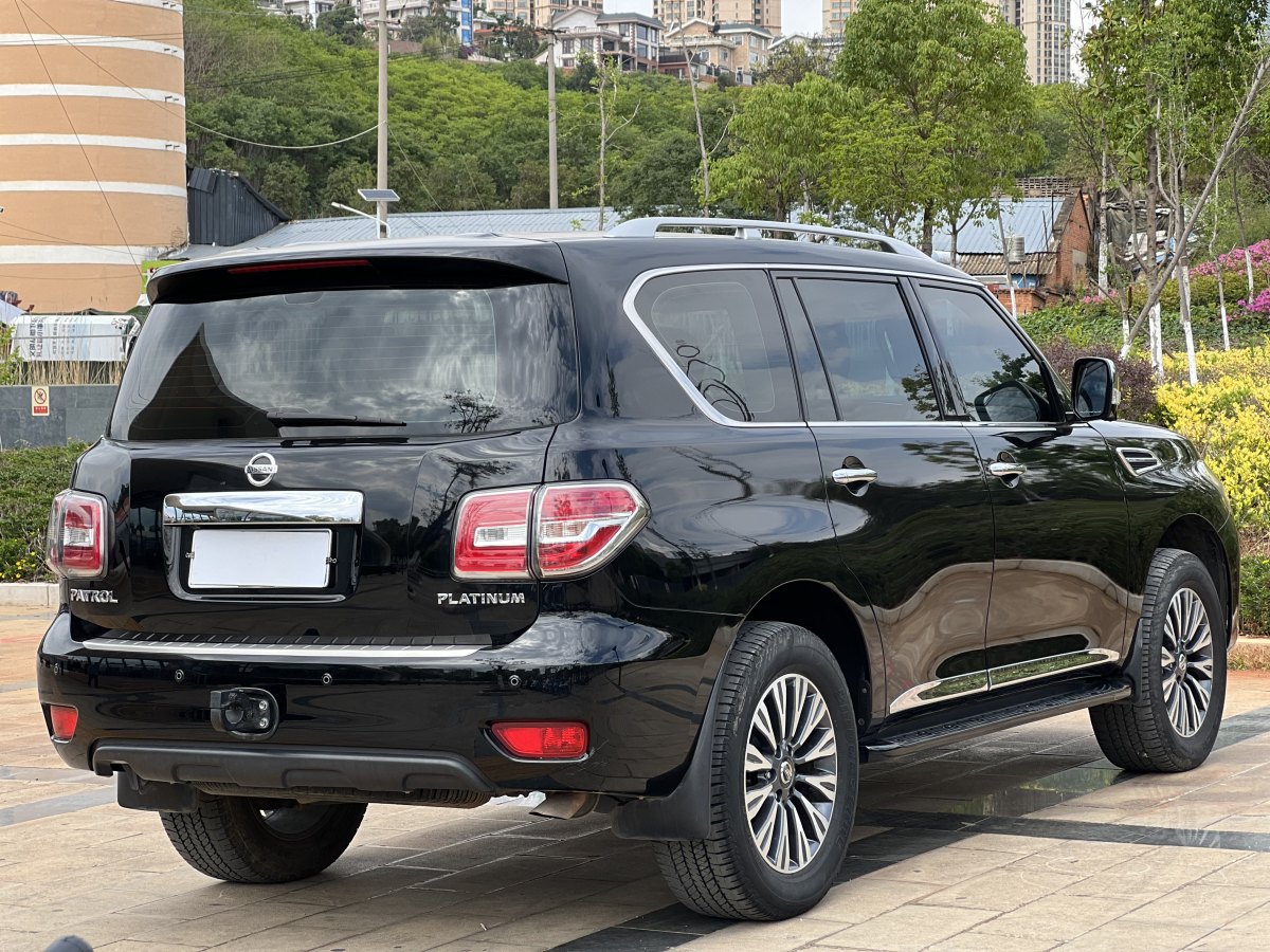 日產(chǎn) 途樂(lè)  2018款 4.0L 鉑金型圖片