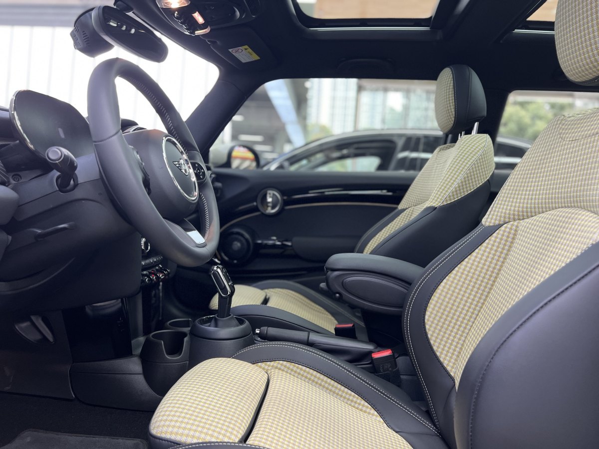 MINI MINI  2022款 2.0T COOPER S 執(zhí)迷特別版圖片