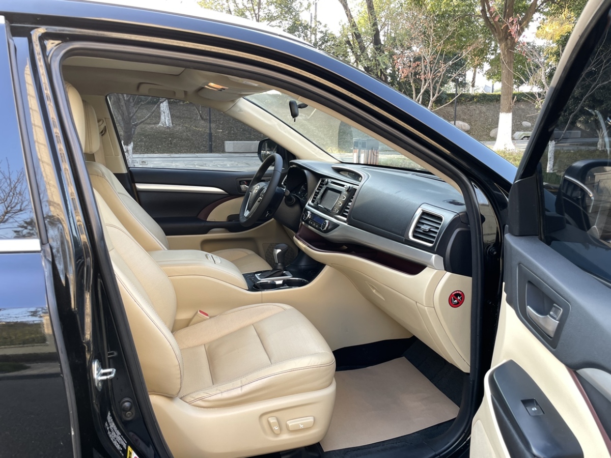 丰田 汉兰达  2015款 3.5L 四驱豪华版 7座图片