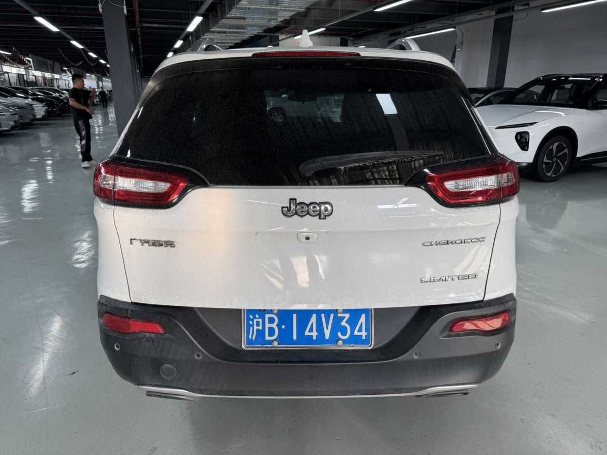 Jeep 自由光  2017款 2.4L 領(lǐng)先版圖片